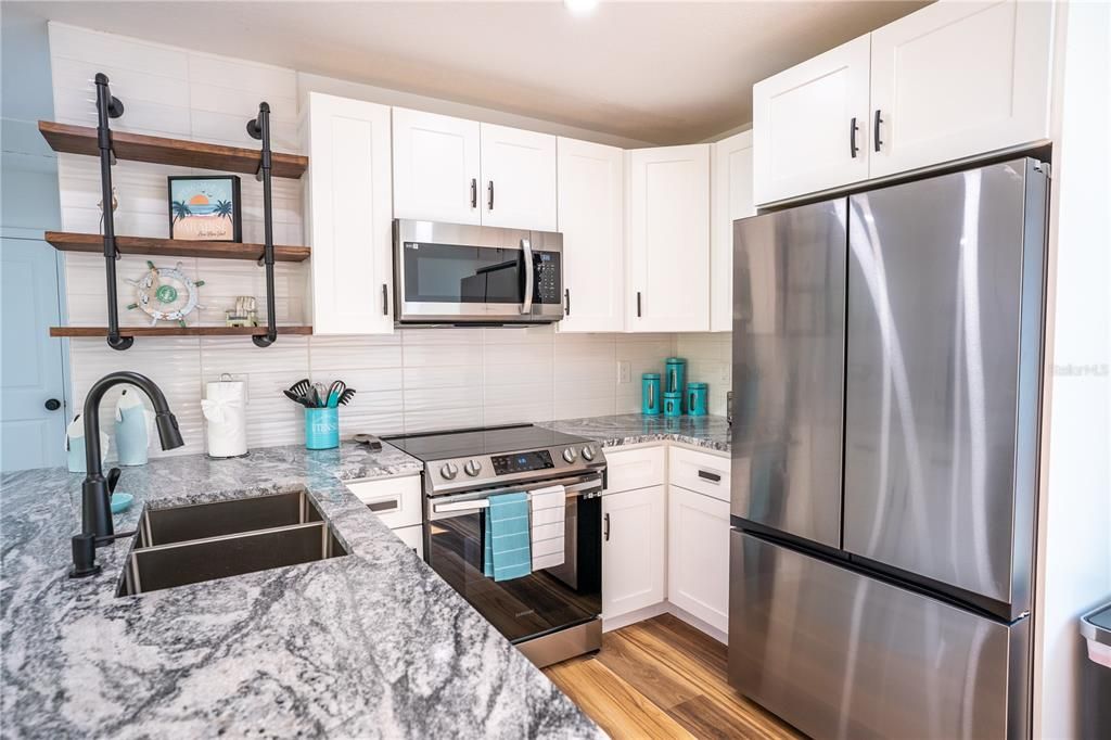 Active With Contract: $470,000 (3 beds, 2 baths, 1022 Square Feet)