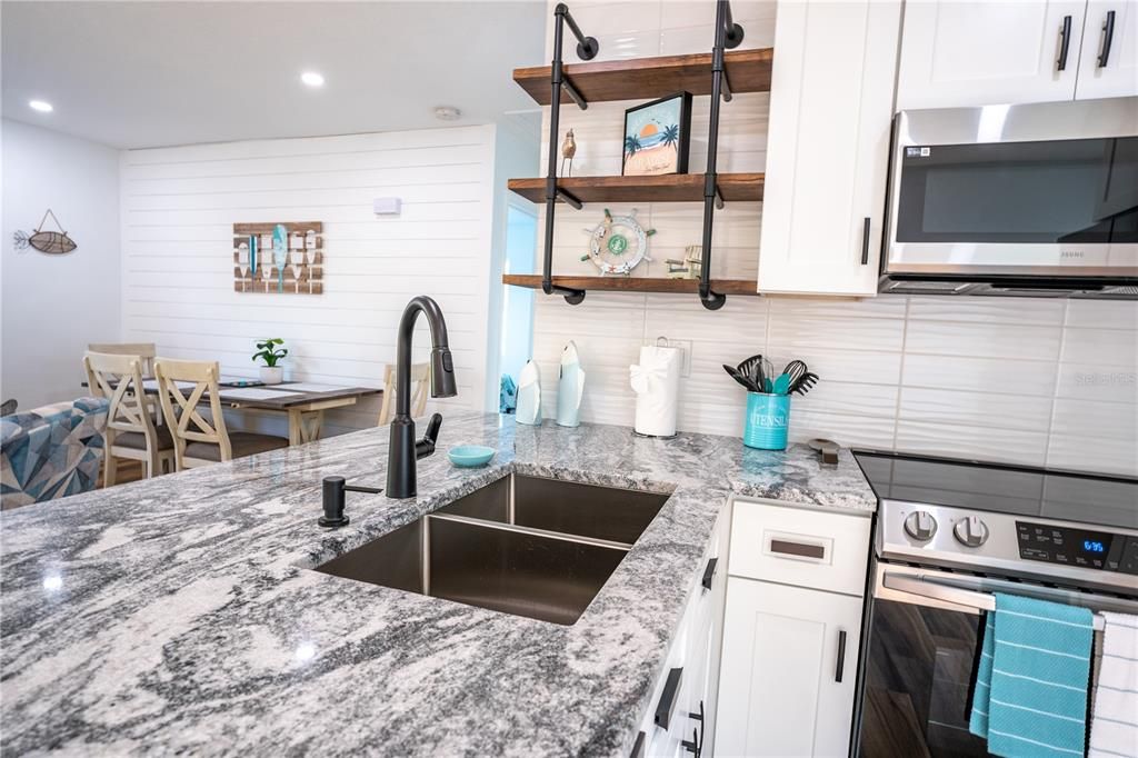 Active With Contract: $470,000 (3 beds, 2 baths, 1022 Square Feet)