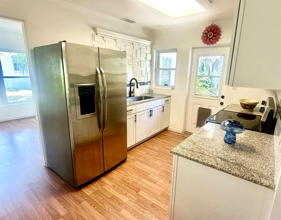 For Sale: $299,000 (3 beds, 1 baths, 1408 Square Feet)