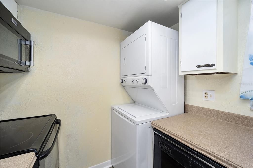For Sale: $129,900 (2 beds, 1 baths, 952 Square Feet)