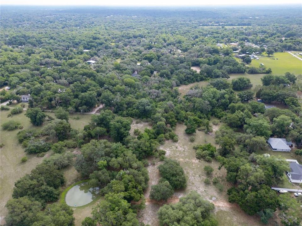 На продажу: $1,250,000 (9.40 acres)