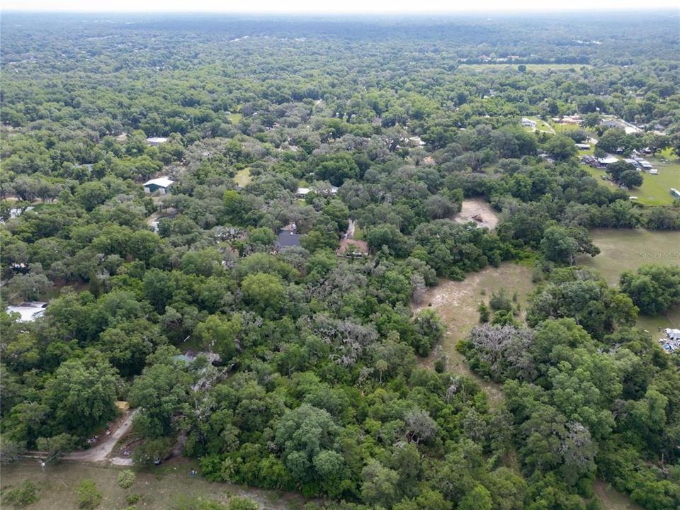 На продажу: $1,250,000 (9.40 acres)