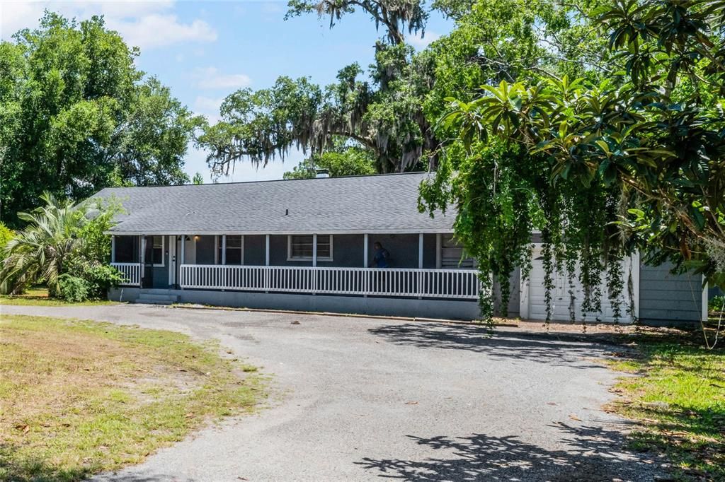 Circular driveway leads you home!