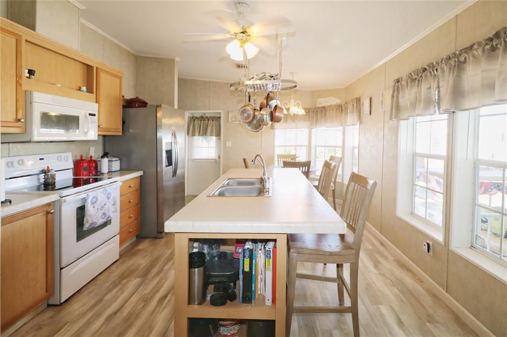 For Sale: $259,000 (3 beds, 2 baths, 1426 Square Feet)