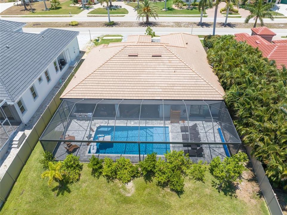 335 feet of 6' high vinyl fence surrounds this HUGE Lanai