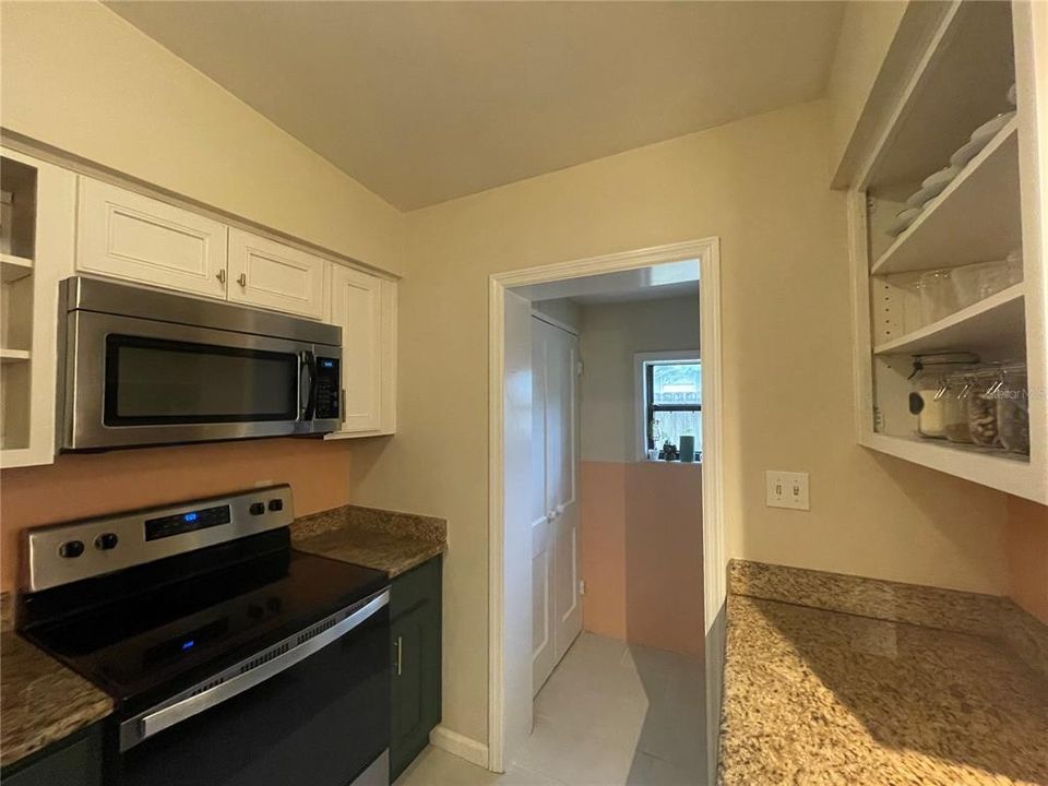 Active With Contract: $389,000 (3 beds, 1 baths, 1407 Square Feet)