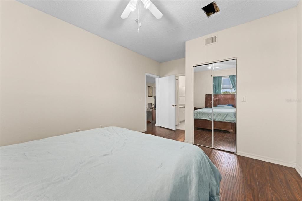 For Sale: $200,000 (2 beds, 2 baths, 1159 Square Feet)