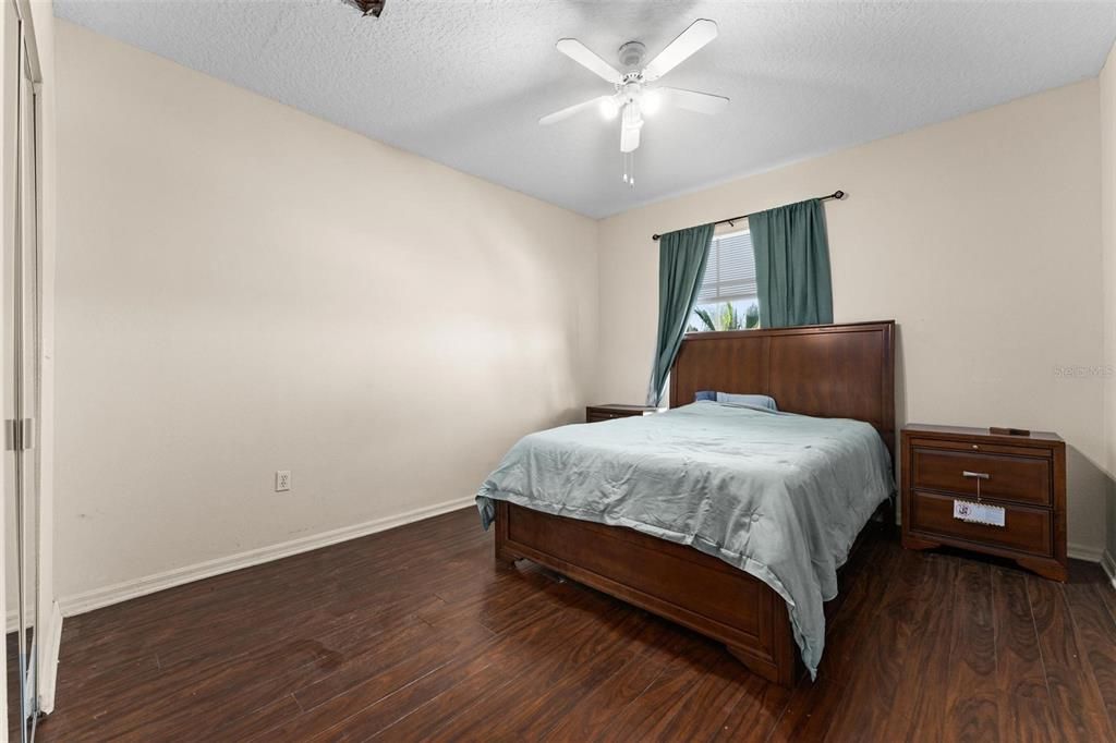 For Sale: $200,000 (2 beds, 2 baths, 1159 Square Feet)