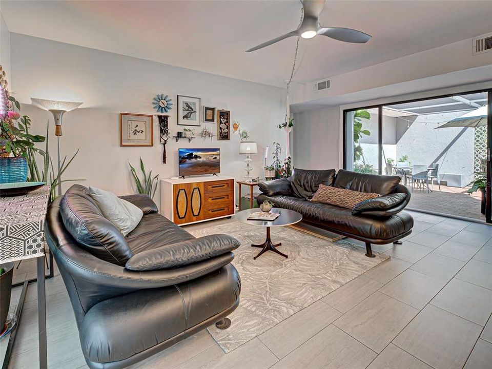 Active With Contract: $750,000 (3 beds, 2 baths, 2180 Square Feet)