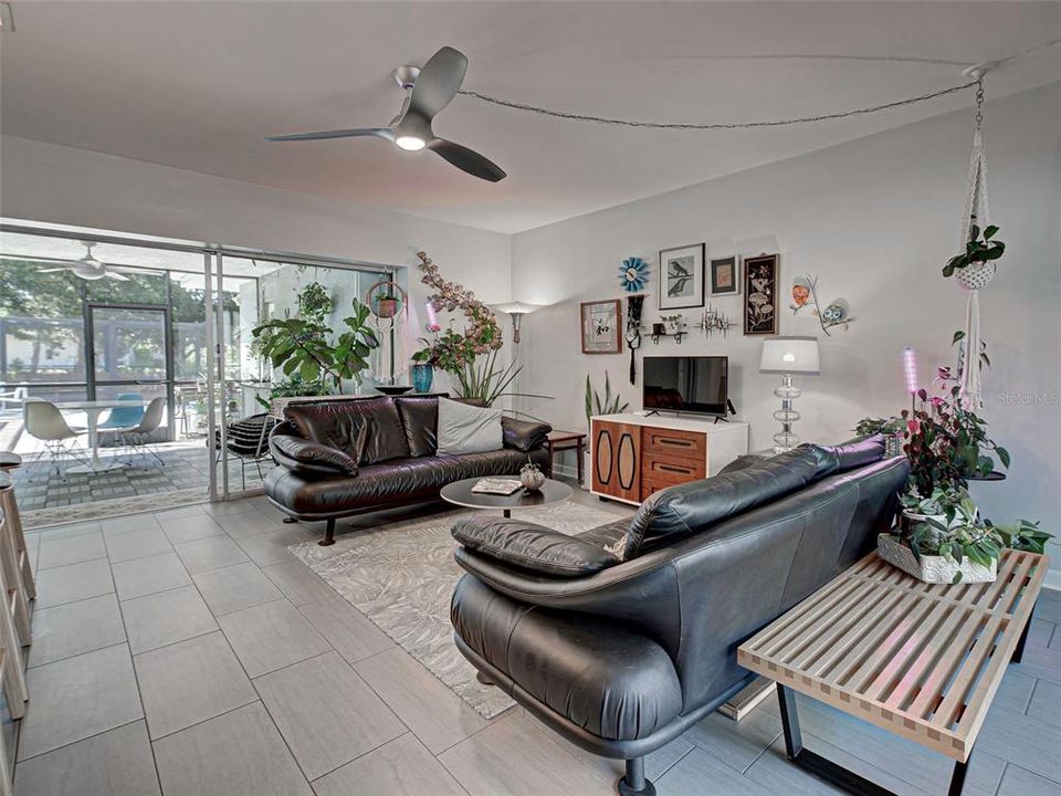 Active With Contract: $750,000 (3 beds, 2 baths, 2180 Square Feet)