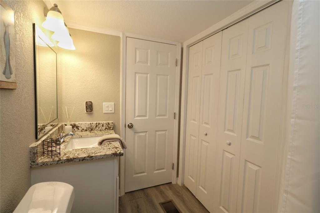 For Sale: $219,900 (2 beds, 2 baths, 1094 Square Feet)