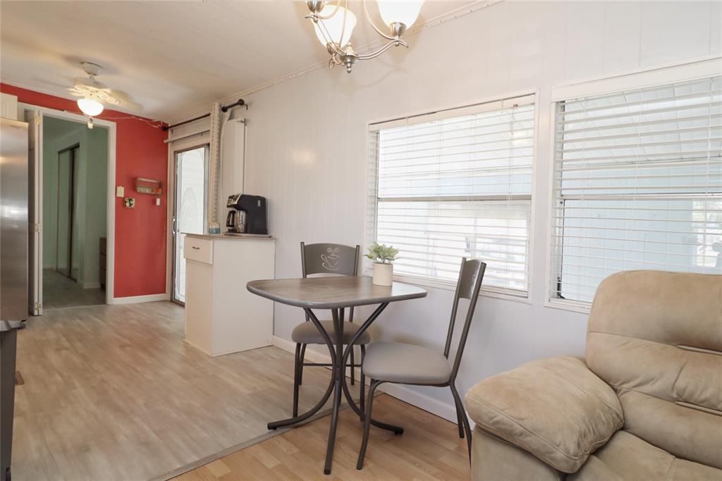 For Sale: $210,000 (2 beds, 2 baths, 840 Square Feet)