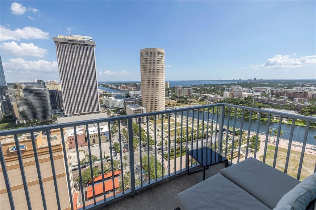 Active With Contract: $530,000 (1 beds, 1 baths, 741 Square Feet)