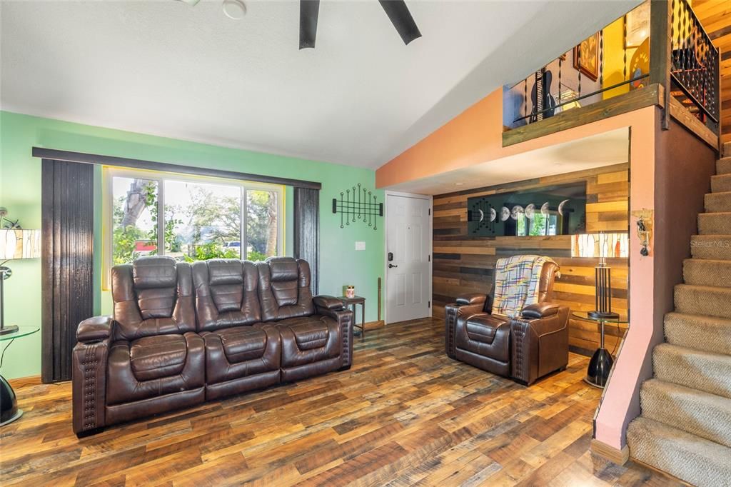 For Sale: $445,000 (3 beds, 2 baths, 1408 Square Feet)