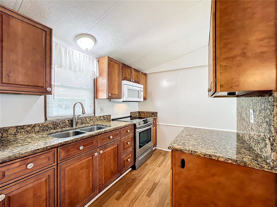 For Sale: $119,500 (2 beds, 2 baths, 1105 Square Feet)