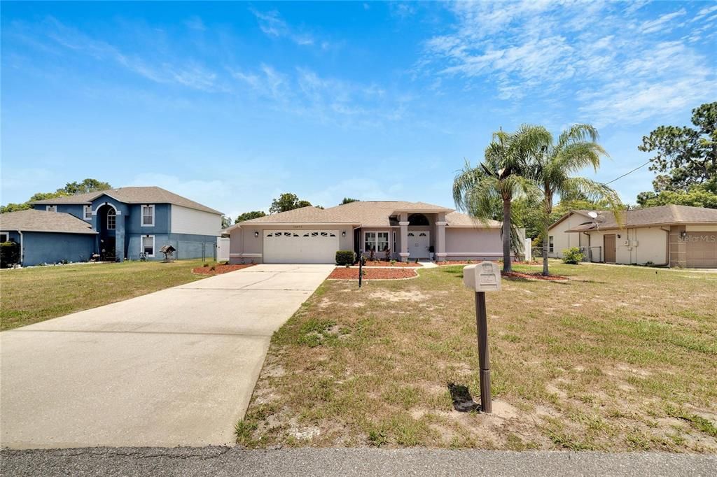 For Sale: $420,000 (3 beds, 2 baths, 1894 Square Feet)