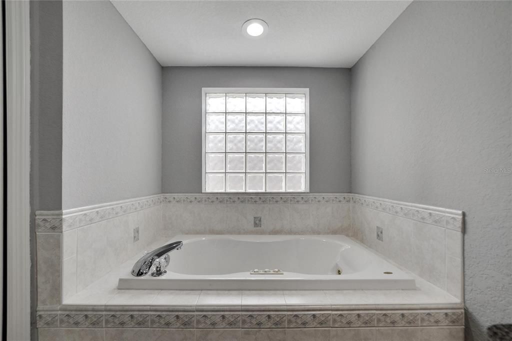 待售: $420,000 (3 贝兹, 2 浴室, 1894 平方英尺)