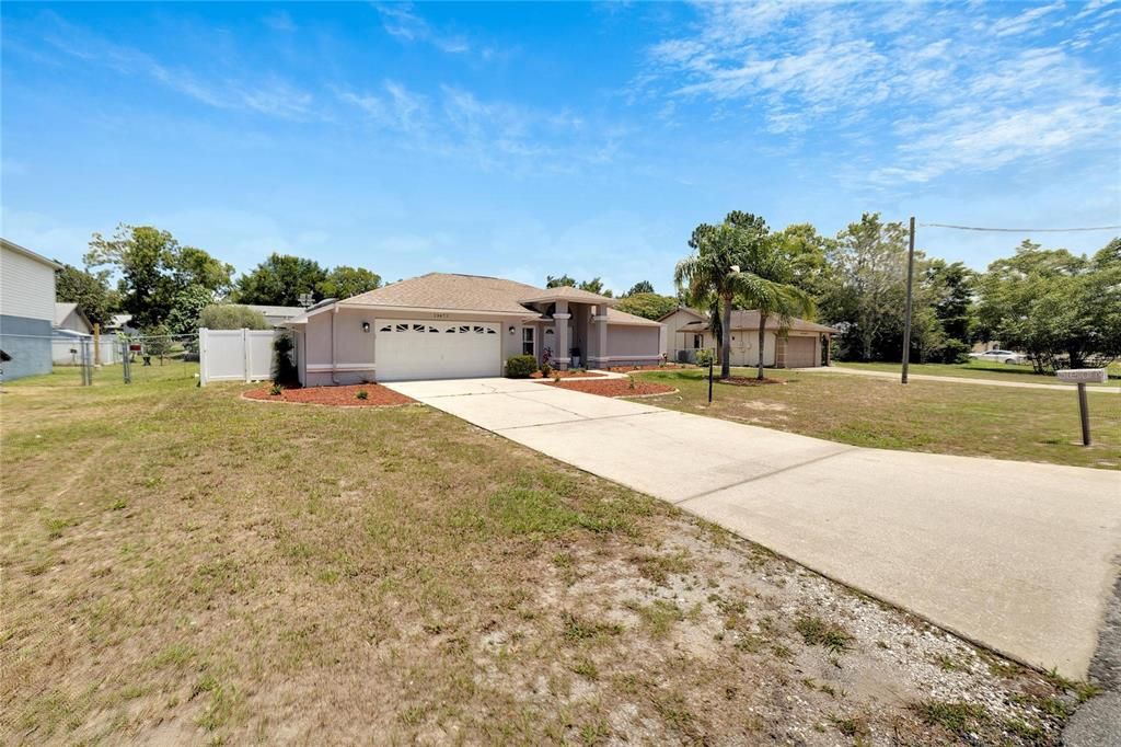 For Sale: $420,000 (3 beds, 2 baths, 1894 Square Feet)