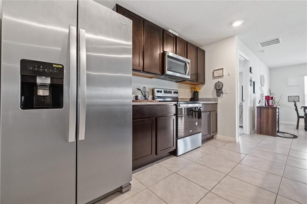For Sale: $349,900 (3 beds, 2 baths, 1676 Square Feet)