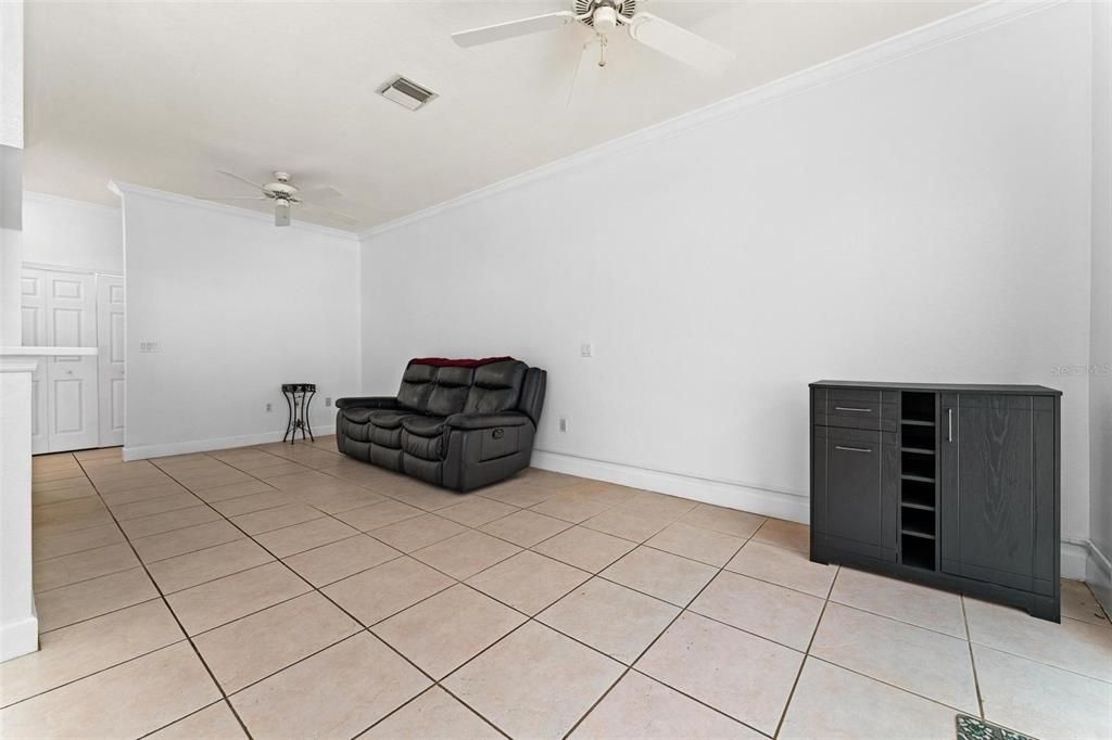 For Sale: $450,000 (3 beds, 2 baths, 1724 Square Feet)