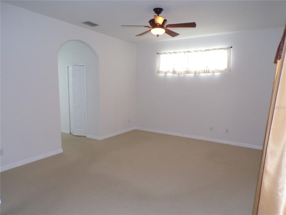 For Rent: $2,900 (3 beds, 2 baths, 2069 Square Feet)