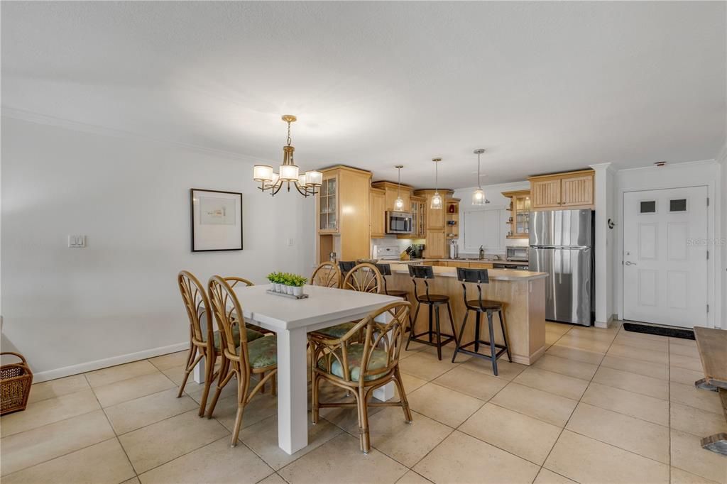 Recently Sold: $1,049,000 (2 beds, 2 baths, 1300 Square Feet)