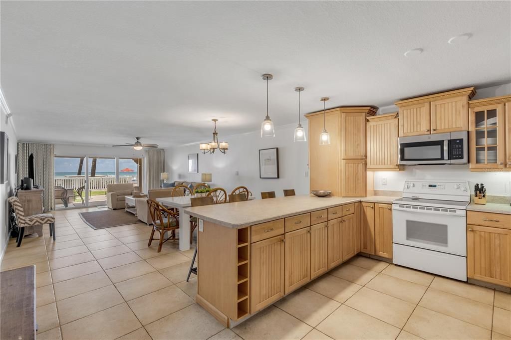 Recently Sold: $1,049,000 (2 beds, 2 baths, 1300 Square Feet)