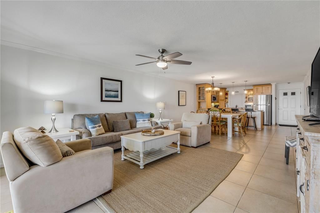 Recently Sold: $1,049,000 (2 beds, 2 baths, 1300 Square Feet)