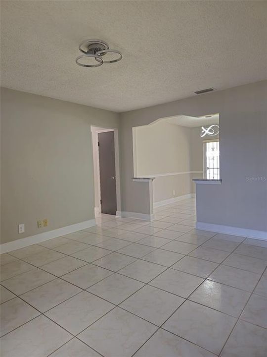 Active With Contract: $370,000 (3 beds, 2 baths, 1079 Square Feet)