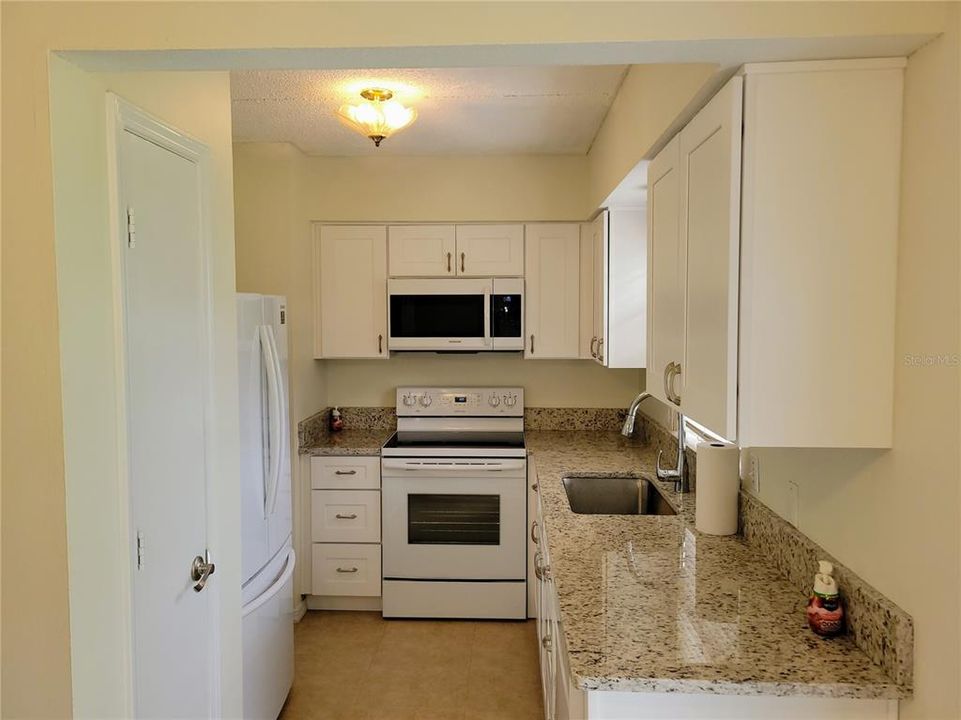 For Sale: $178,500 (1 beds, 1 baths, 720 Square Feet)