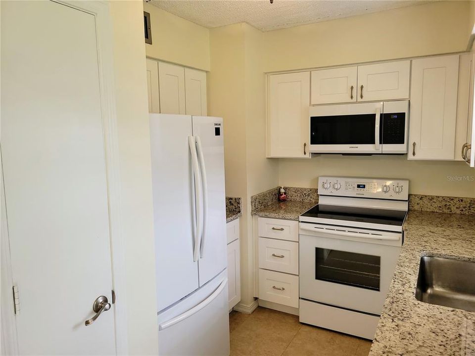 For Sale: $178,500 (1 beds, 1 baths, 720 Square Feet)