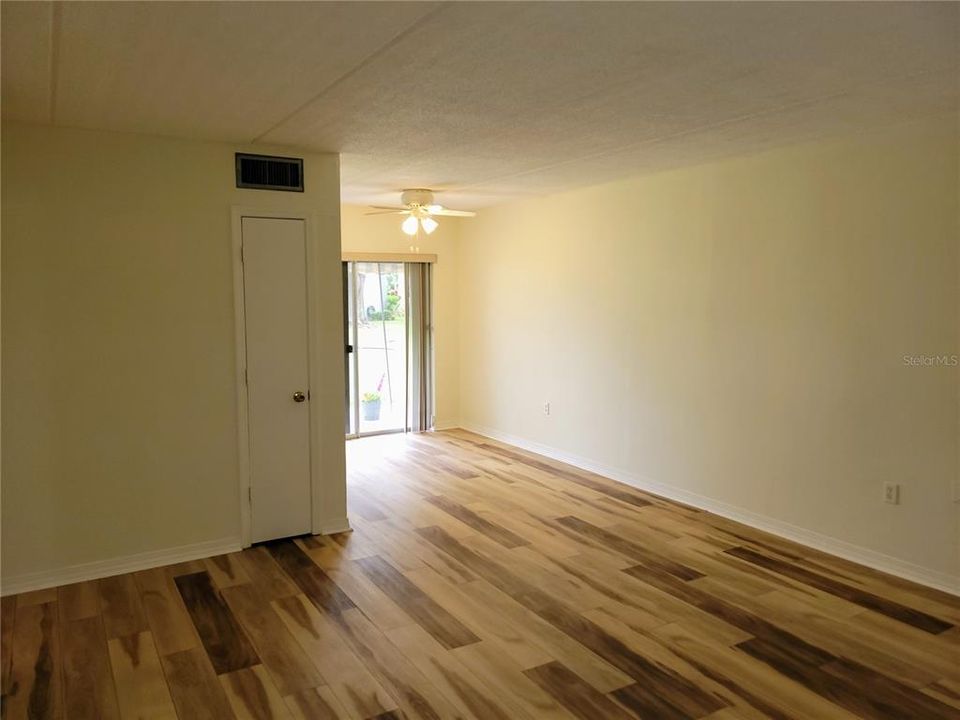 For Sale: $178,500 (1 beds, 1 baths, 720 Square Feet)