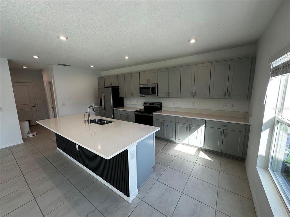 Active With Contract: $2,950 (4 beds, 2 baths, 2423 Square Feet)