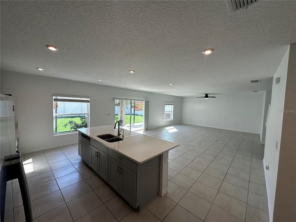 Active With Contract: $2,950 (4 beds, 2 baths, 2423 Square Feet)