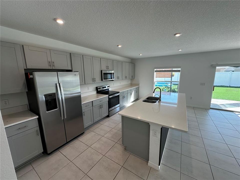 Active With Contract: $2,950 (4 beds, 2 baths, 2423 Square Feet)