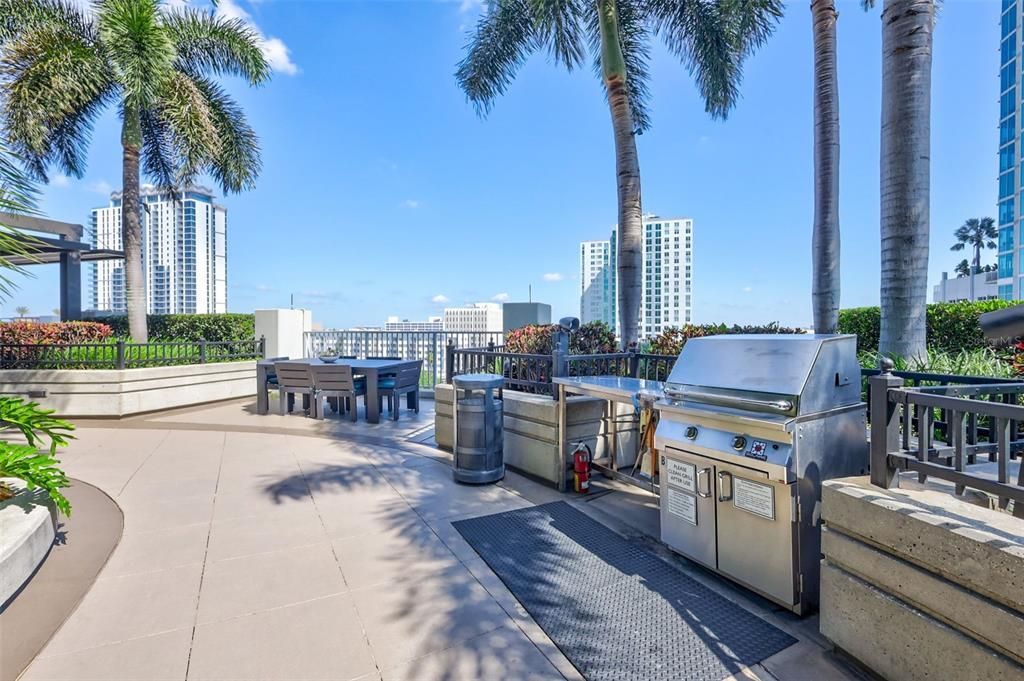 Active With Contract: $479,000 (1 beds, 1 baths, 786 Square Feet)