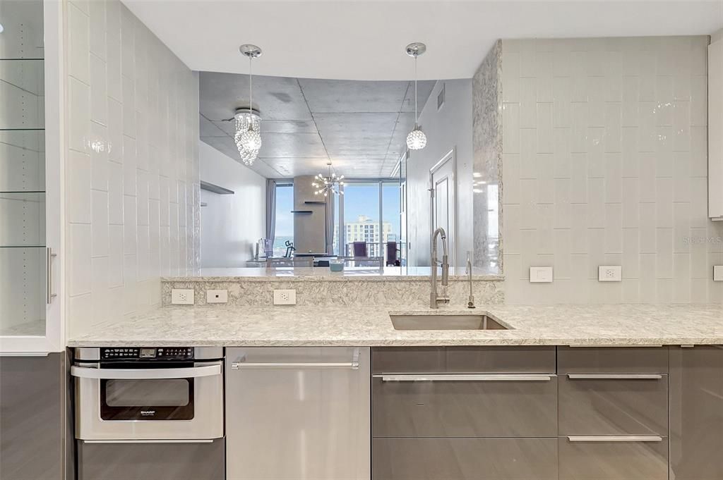 Active With Contract: $479,000 (1 beds, 1 baths, 786 Square Feet)