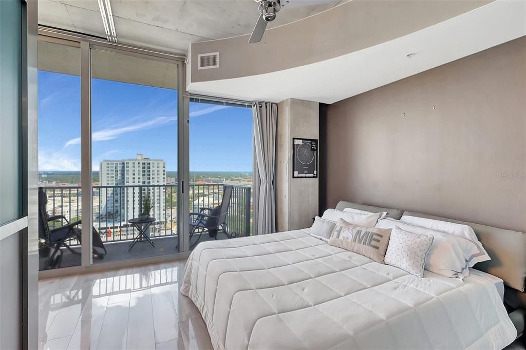 Active With Contract: $479,000 (1 beds, 1 baths, 786 Square Feet)