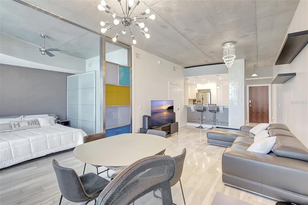 Active With Contract: $479,000 (1 beds, 1 baths, 786 Square Feet)