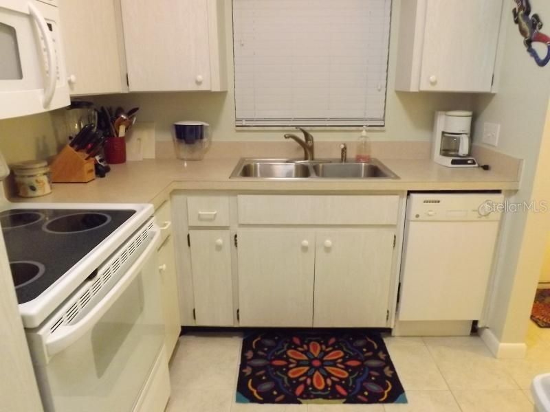 For Rent: $2,000 (2 beds, 1 baths, 794 Square Feet)