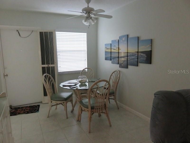 For Rent: $2,000 (2 beds, 1 baths, 794 Square Feet)