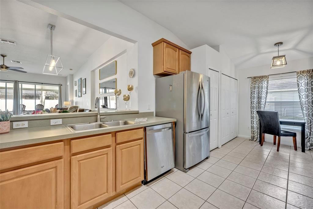 Active With Contract: $419,900 (4 beds, 2 baths, 1684 Square Feet)