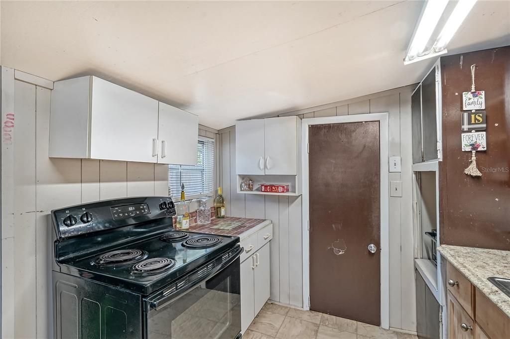 For Sale: $259,999 (1 beds, 1 baths, 724 Square Feet)