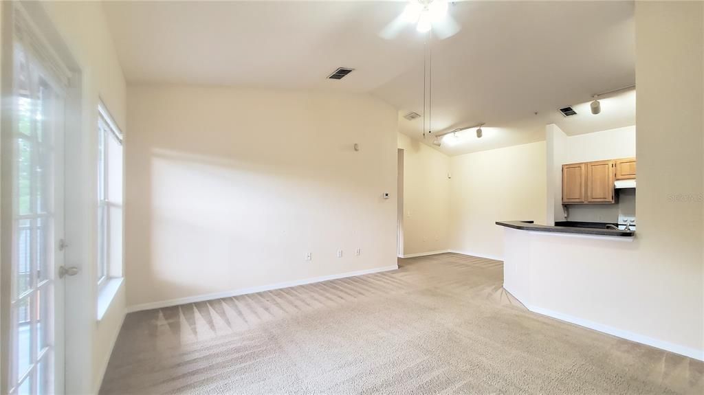 For Rent: $1,349 (1 beds, 1 baths, 713 Square Feet)