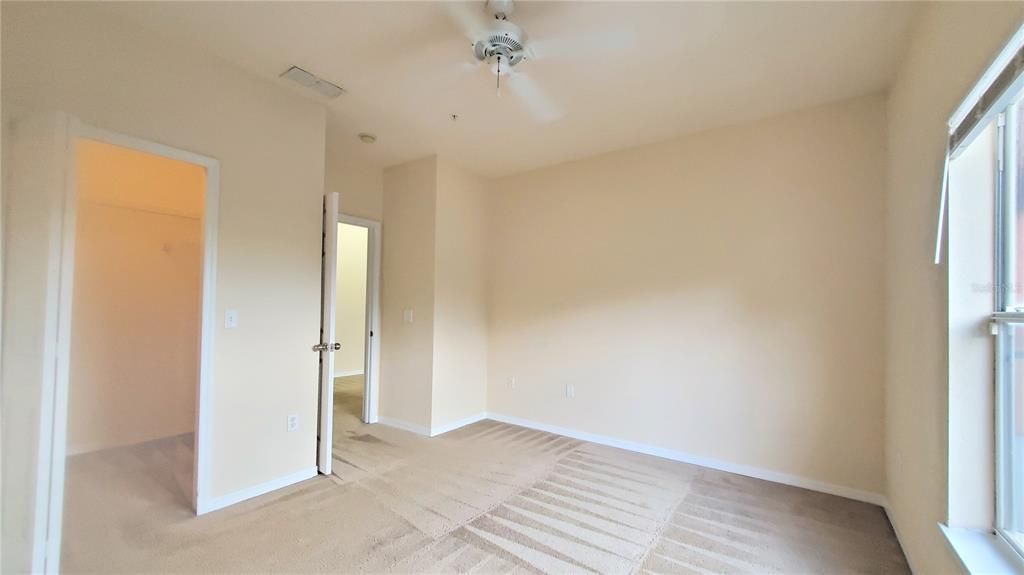 For Rent: $1,299 (1 beds, 1 baths, 713 Square Feet)