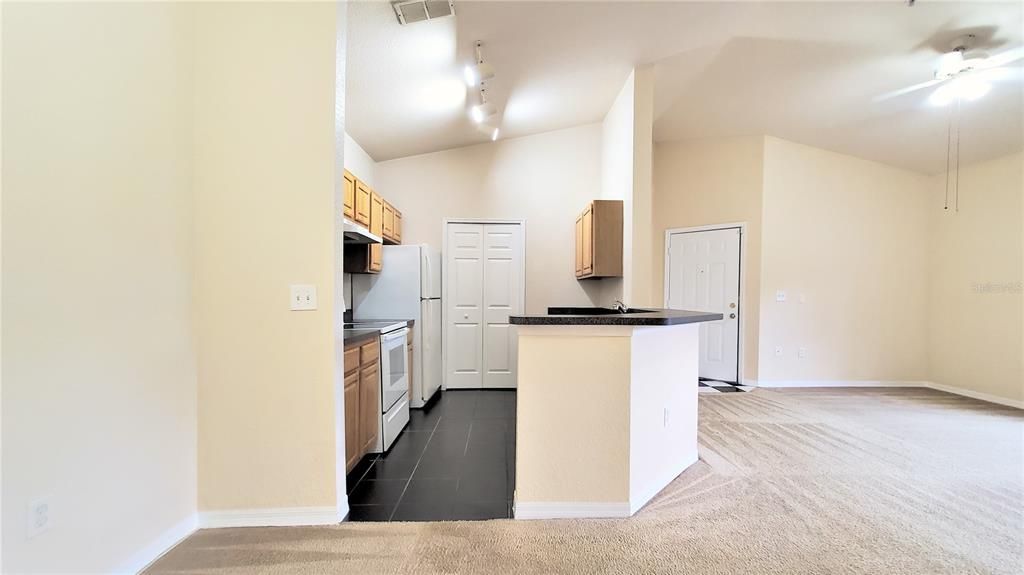 For Rent: $1,349 (1 beds, 1 baths, 713 Square Feet)