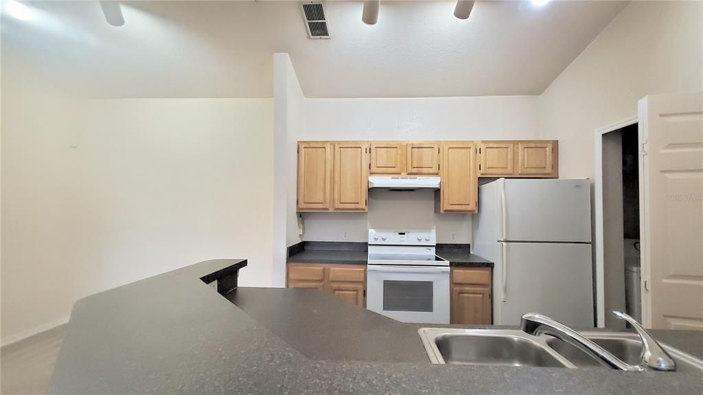 For Rent: $1,349 (1 beds, 1 baths, 713 Square Feet)