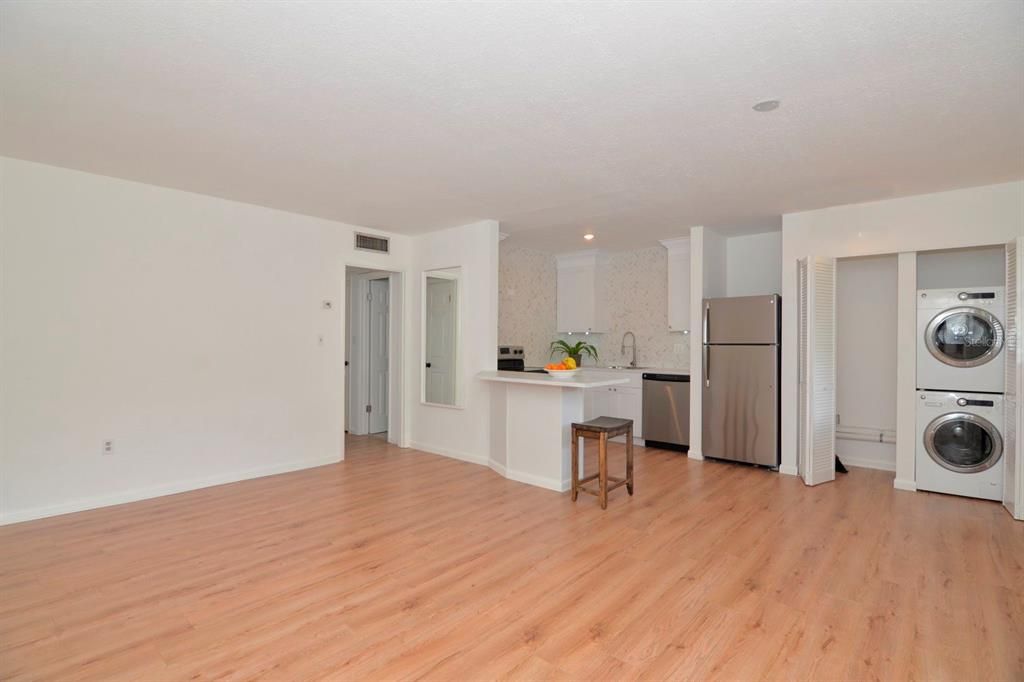 Recently Rented: $1,795 (2 beds, 1 baths, 808 Square Feet)