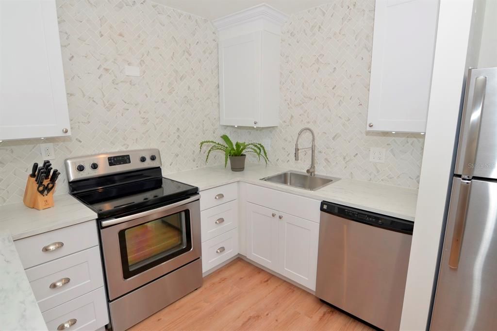 Recently Rented: $1,795 (2 beds, 1 baths, 808 Square Feet)