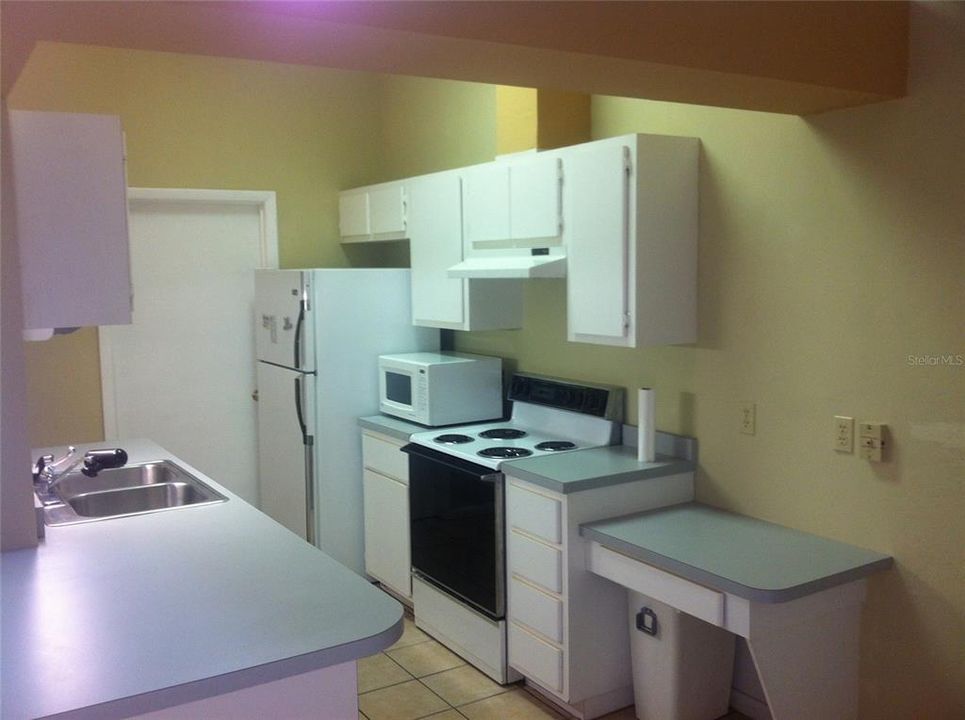For Rent: $1,250 (2 beds, 2 baths, 907 Square Feet)